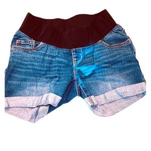 NWOT MATERNITY jean shorts size 4